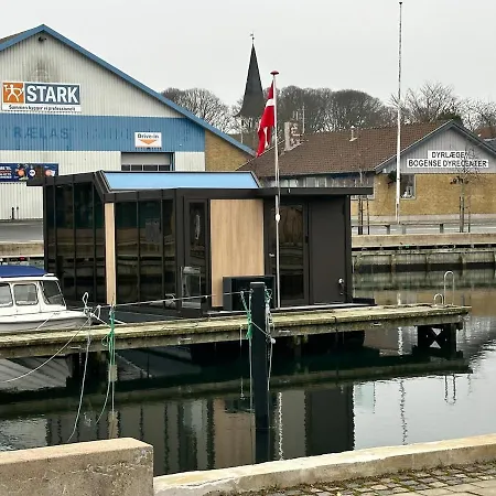 Botel Hyggeligt Ophold I Hjertet Af Gamle Havn *